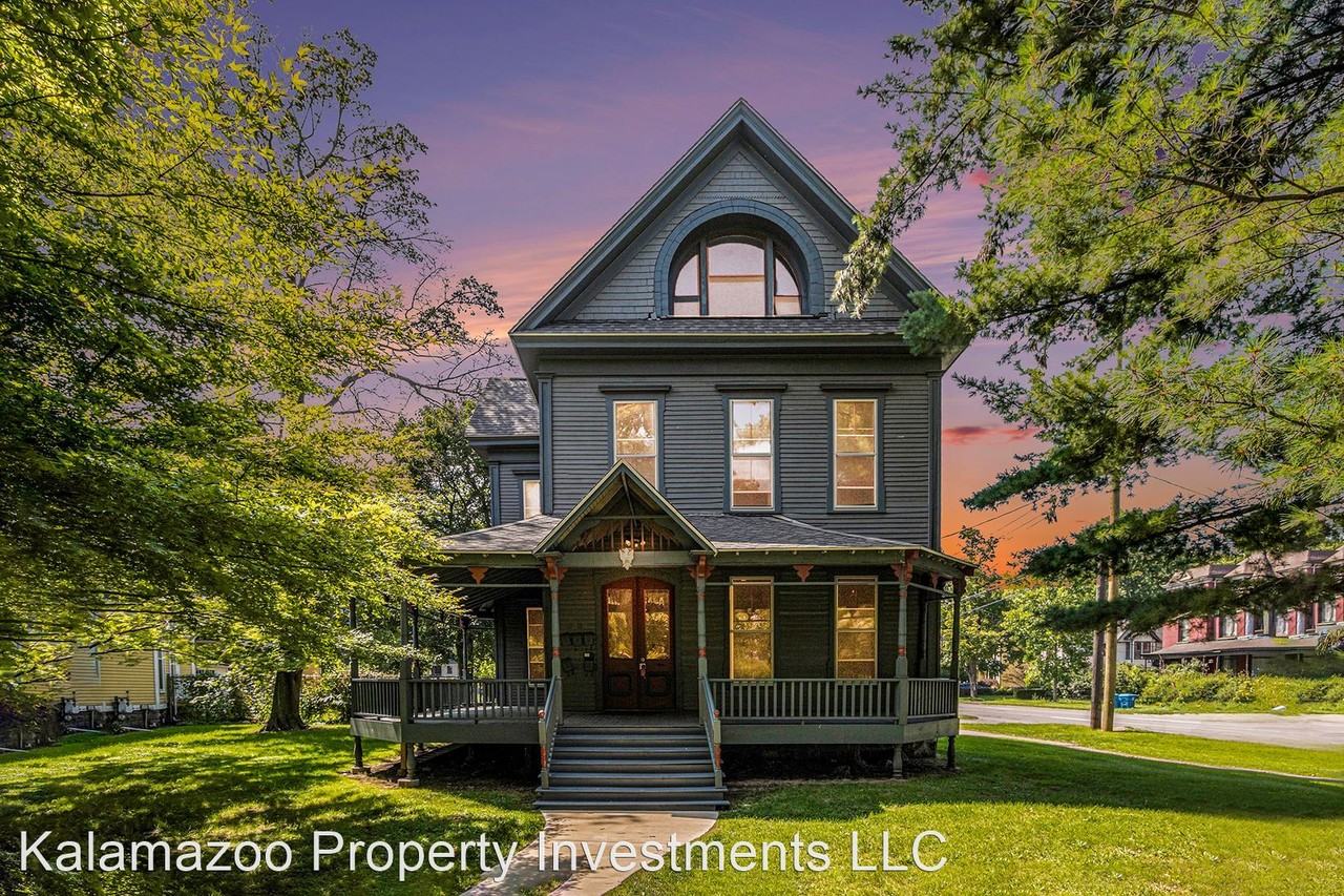 323 Woodward Avenue - Photo 2 of 39