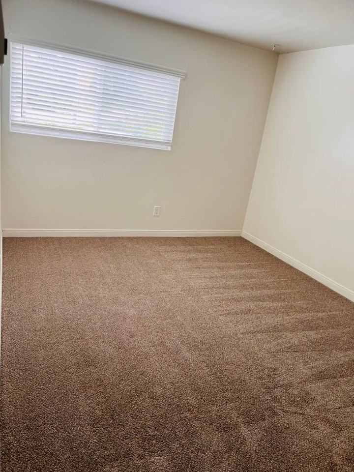 Florida Place - Photo 4 of 13