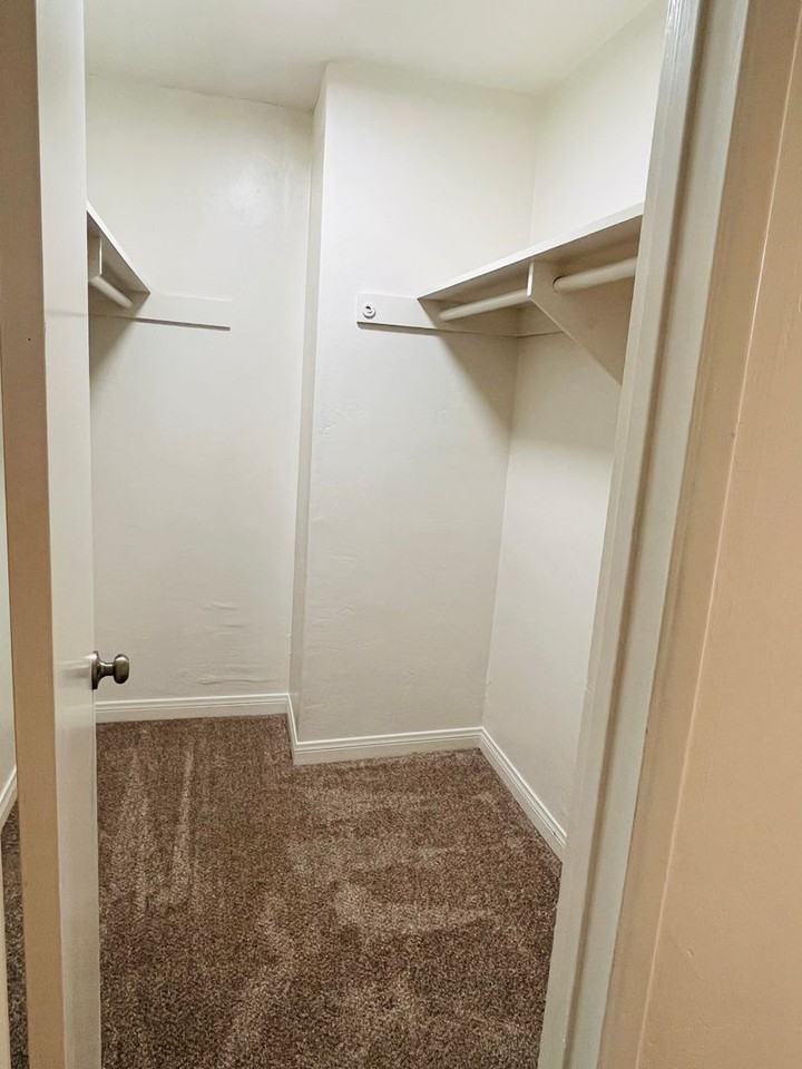 Florida Place - Photo 5 of 13