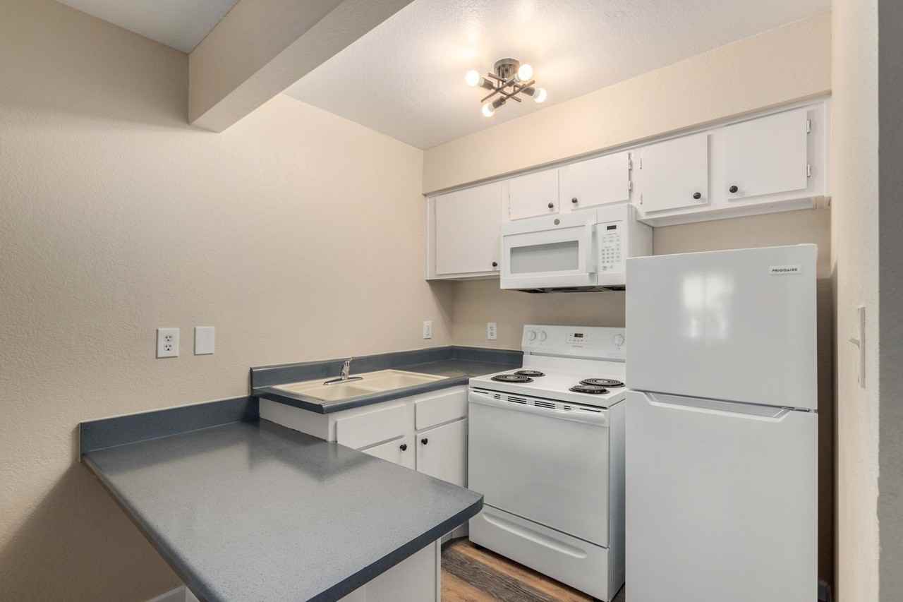 Venture on Country Club - Photo 4 of 50