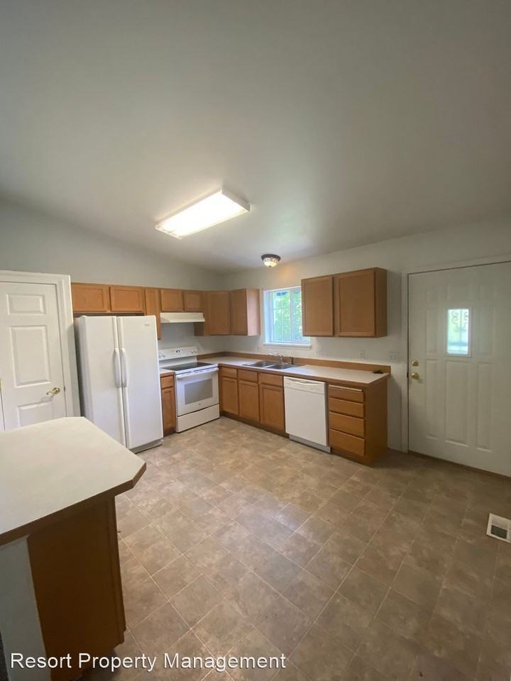 9th St Duplex - Photo 2 of 14