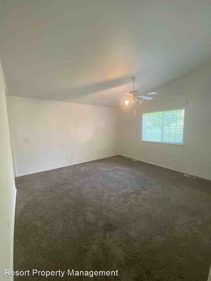 9th St Duplex - Photo 3 of 14