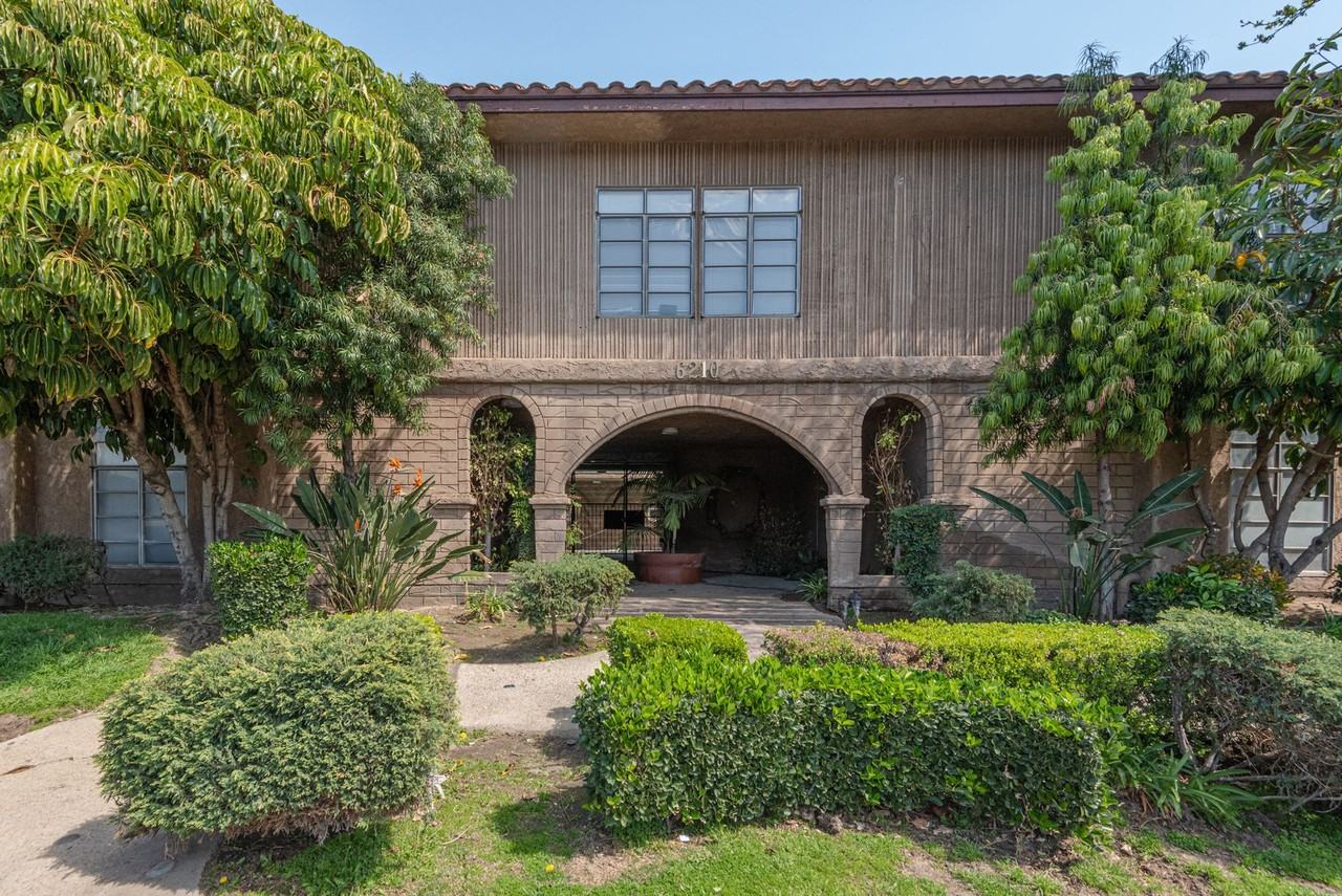 About 6210 Whitsett Ave - Photo 2 of 8