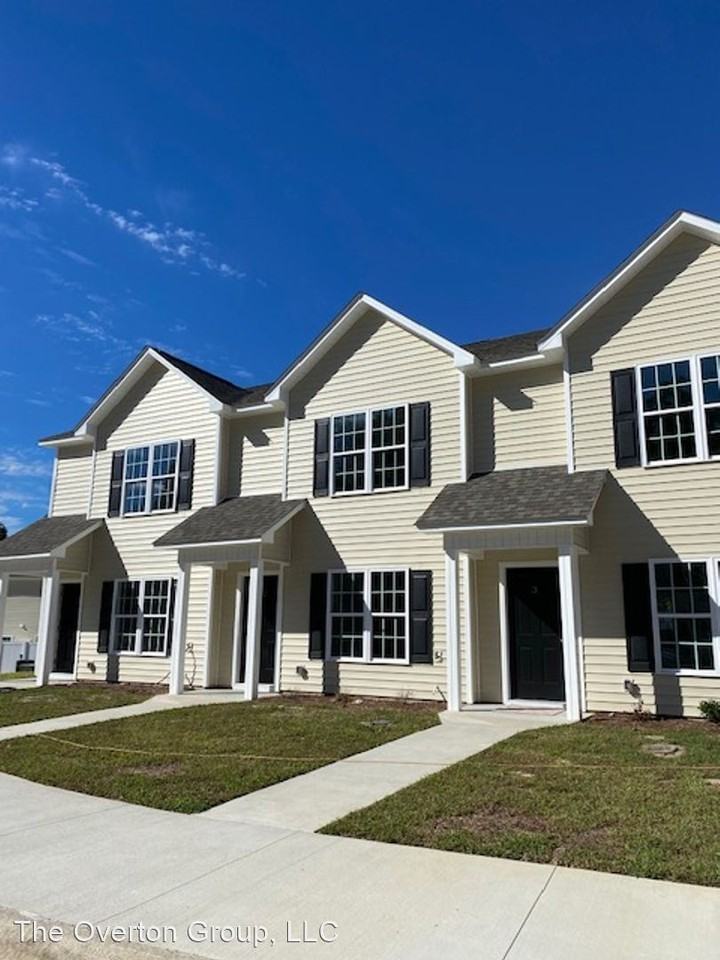 Cross Creek Circle - Photo 2 of 9