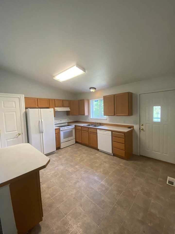 9th St Duplex - Photo 2 of 14