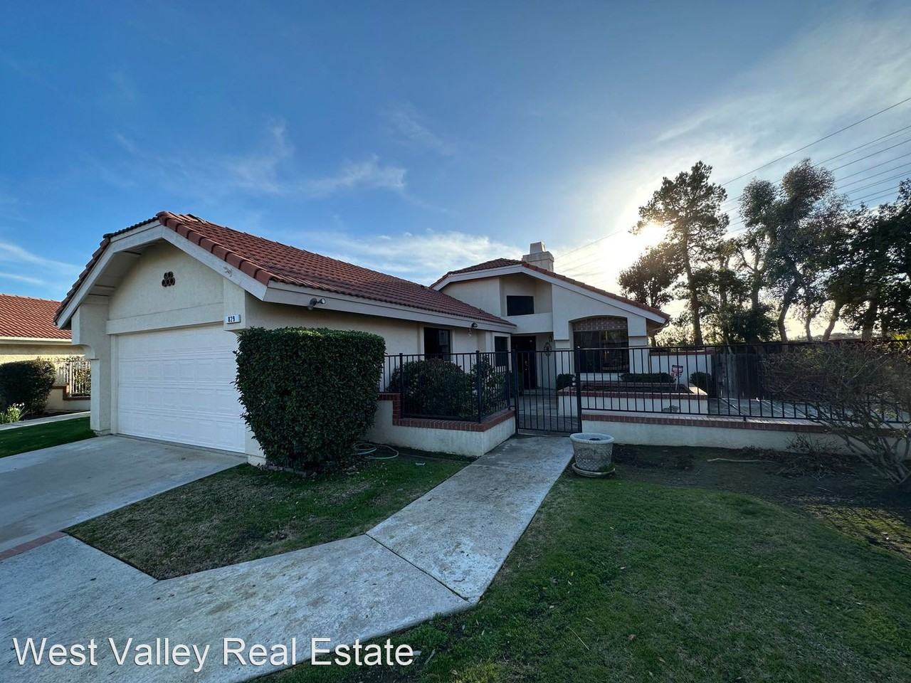 829 Leeds St - Photo 2 of 28