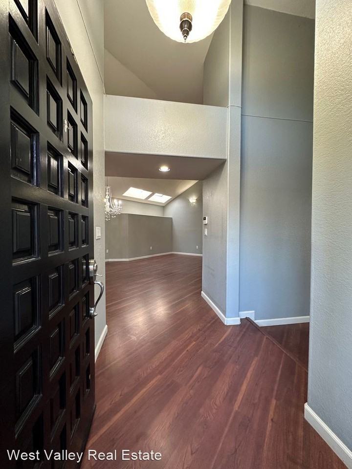 829 Leeds St - Photo 3 of 28