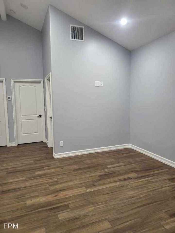 15421 S Williams Ave #A - Photo 3 of 7