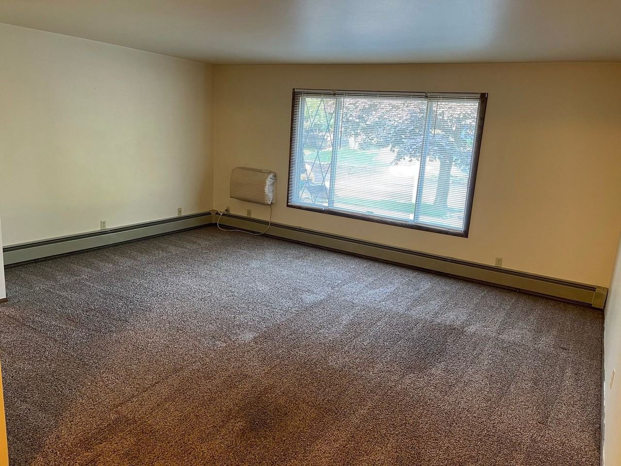 1644 N Benjamin St - Photo 3 of 13