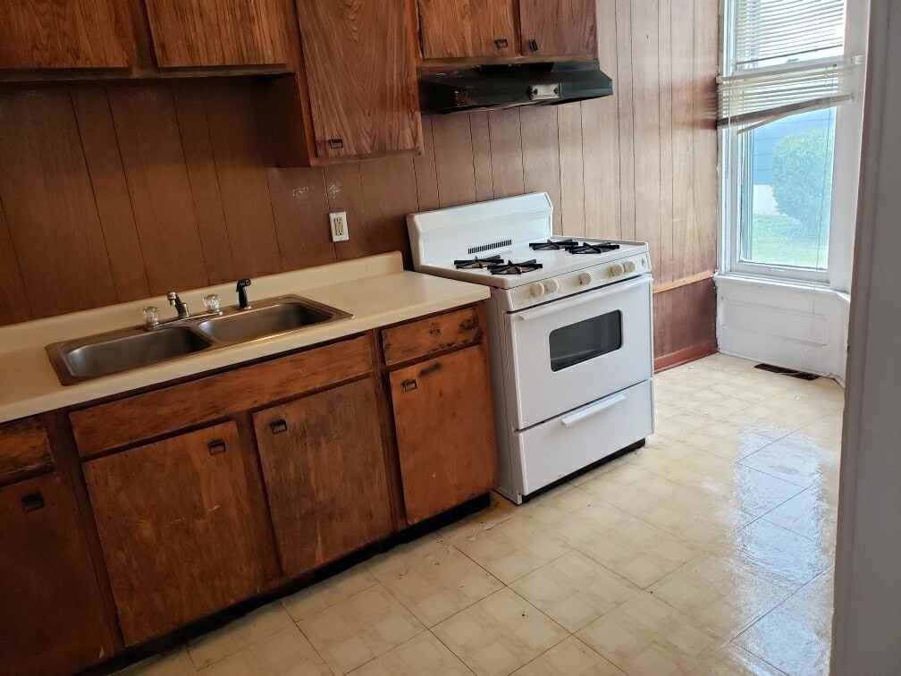 1014 Seventh St. - Photo 2 of 4