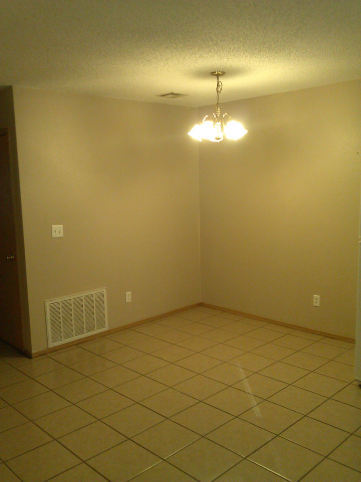 407 East Rodgers A-F - Photo 3 of 11