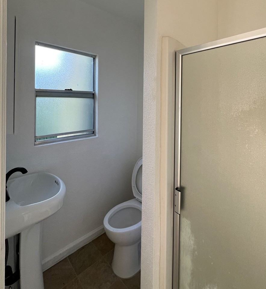 1122 - Photo 7 of 20