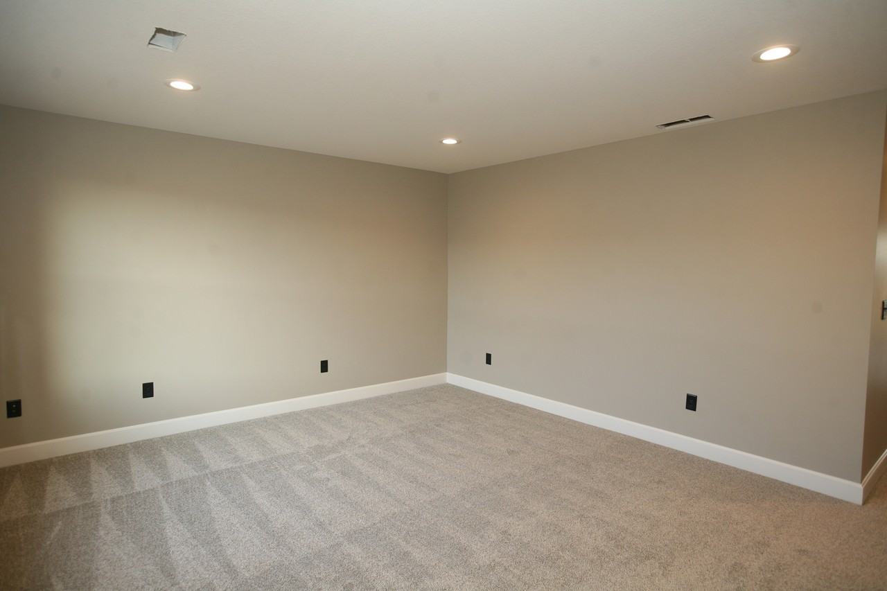 11802-11804 Ridgeway Drive - Photo 2 of 10