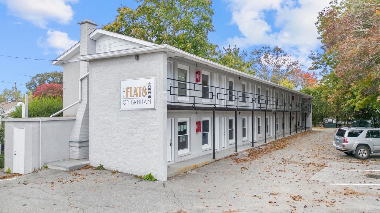 The Flats on Benham - Photo 2 of 16