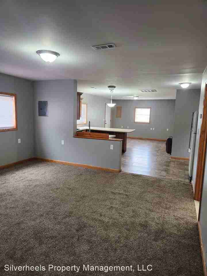 1645 Congress Rd - Photo 2 of 14