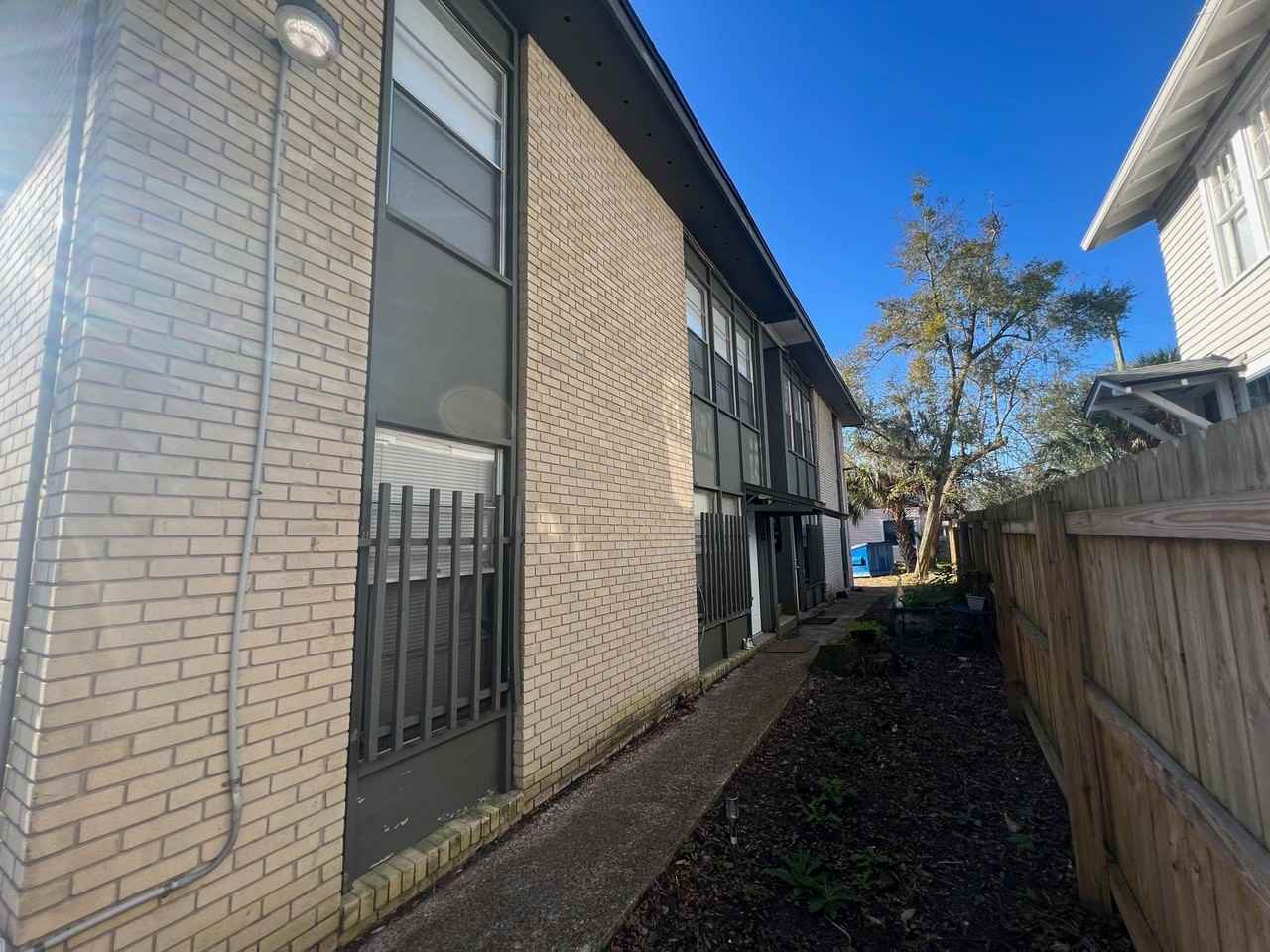 Nice 1 bedroom, 1 bathroom unit in the Riverside area of Jacksonville! - Photo 3 of 14