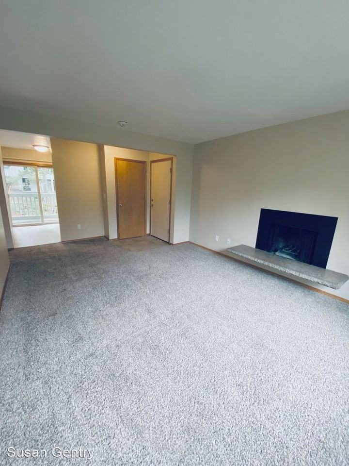 1908, 1916, 1930, and 1970 SW Roxbury Avenue Apartments in Cedar Hills