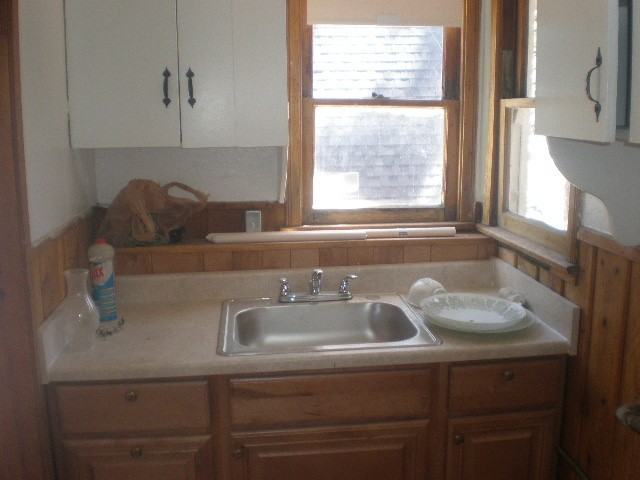 606 Spruce - Photo 3 of 5