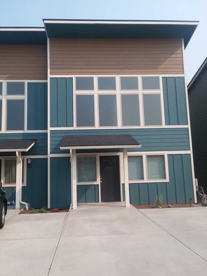 30-32 West Point Dr - Photo 3 of 13