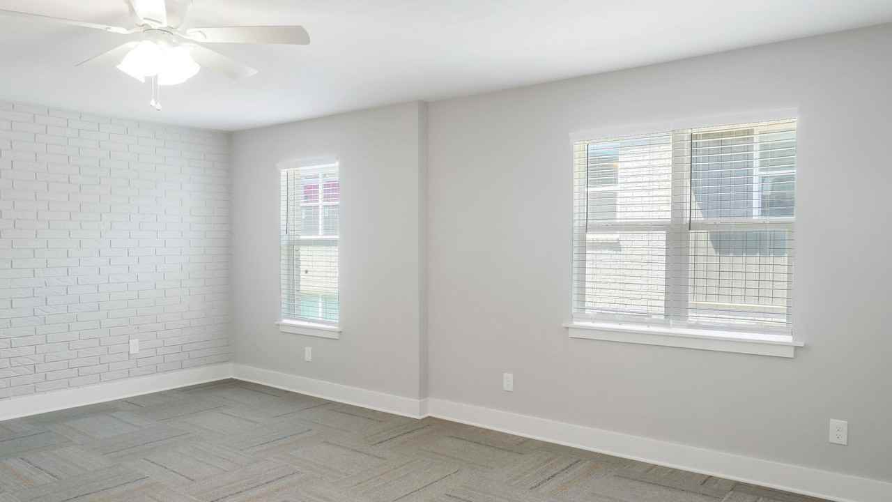 303 W Center Ave #215 - Photo 4 of 36