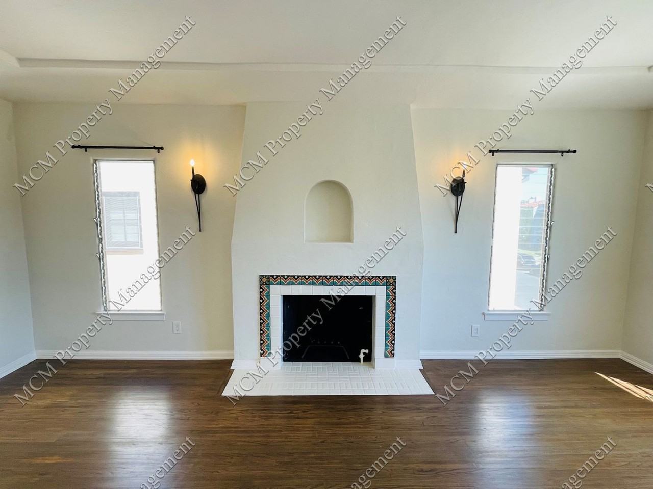 660-8137 BLACKBURN AVE - Photo 2 of 25