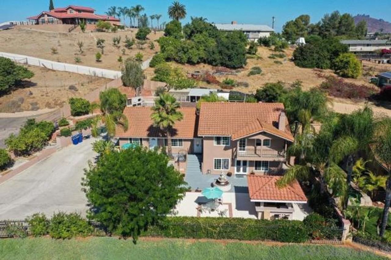 Tres Lomas Dr 1240 (Chris & Kathleen) Apartments 1240 Tres Lomas Dr