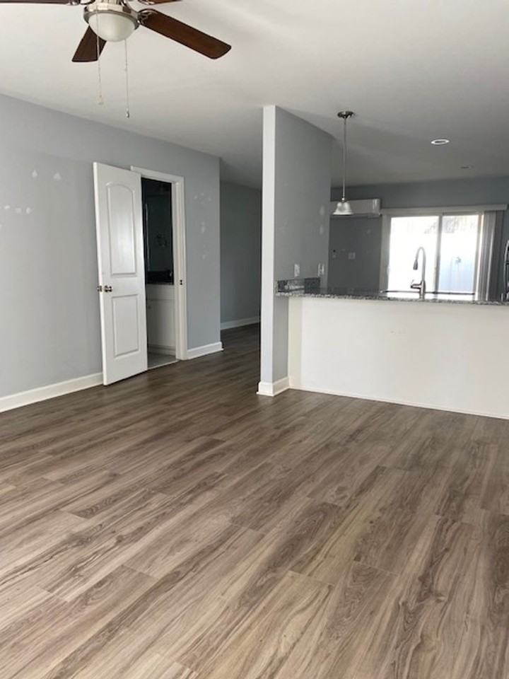 Williamsbrook TownHomes B - Photo 2 of 8