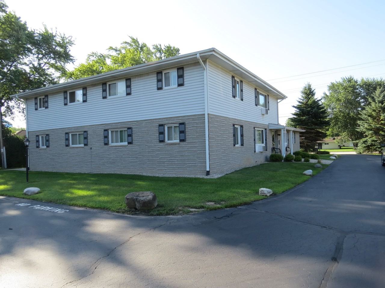 Country View Apartments - Photo 2 of 4