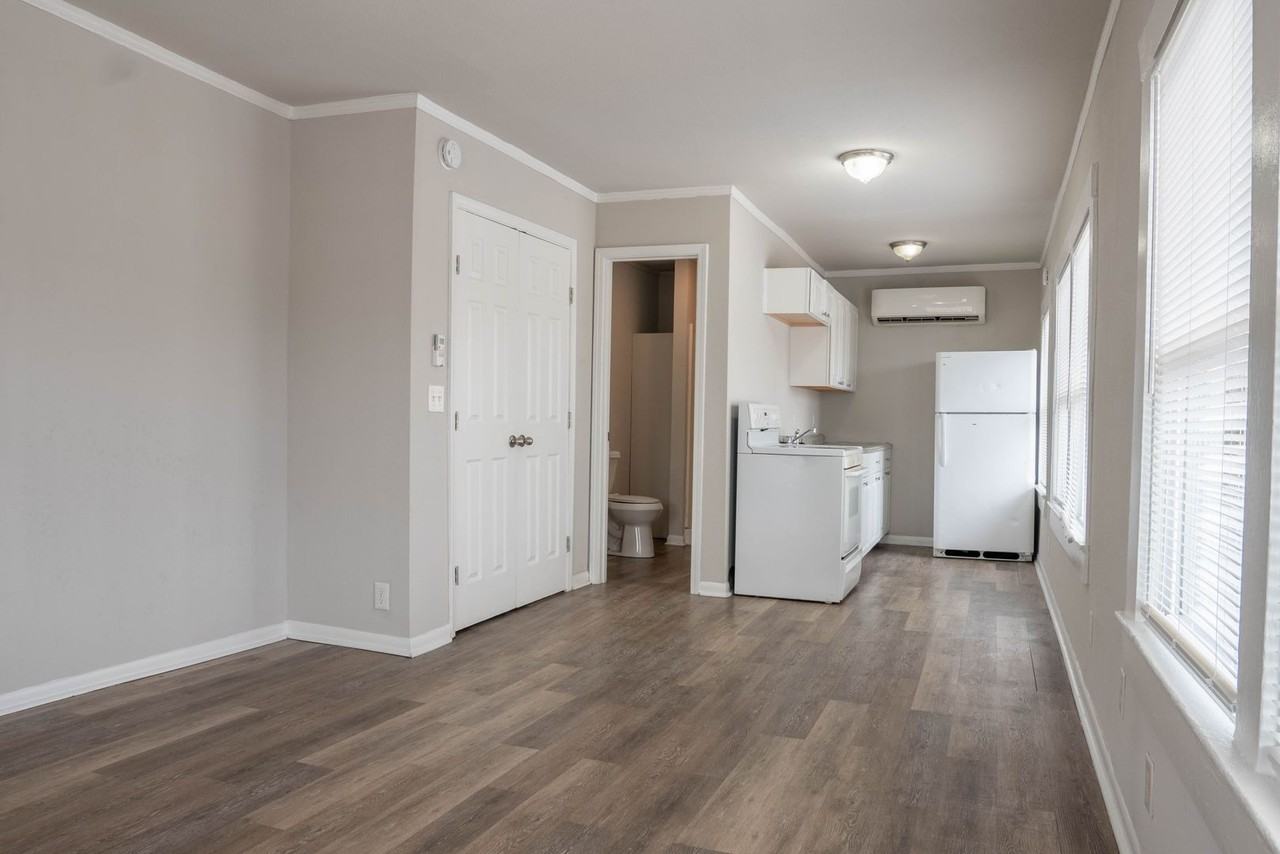 Archer Duplexes - Photo 4 of 18