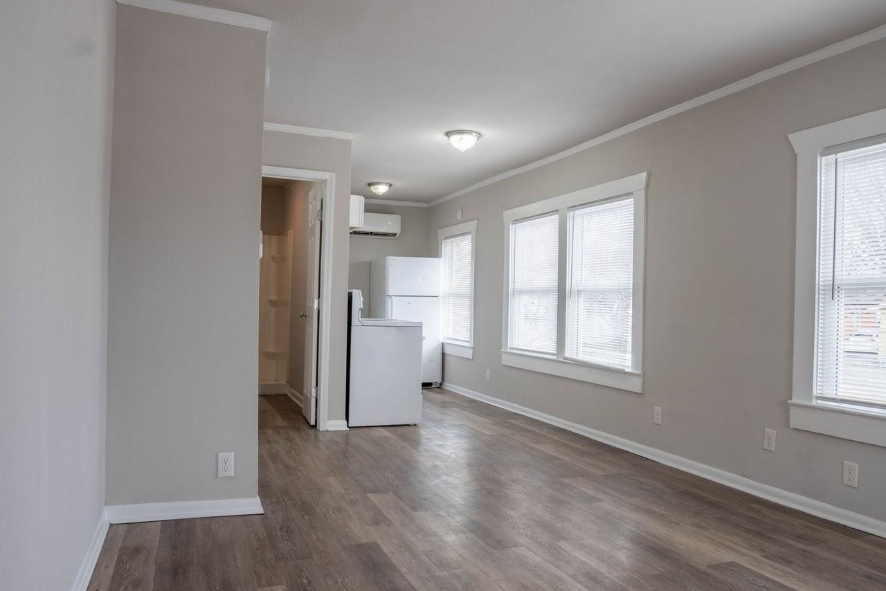 Archer Duplexes - Photo 6 of 18