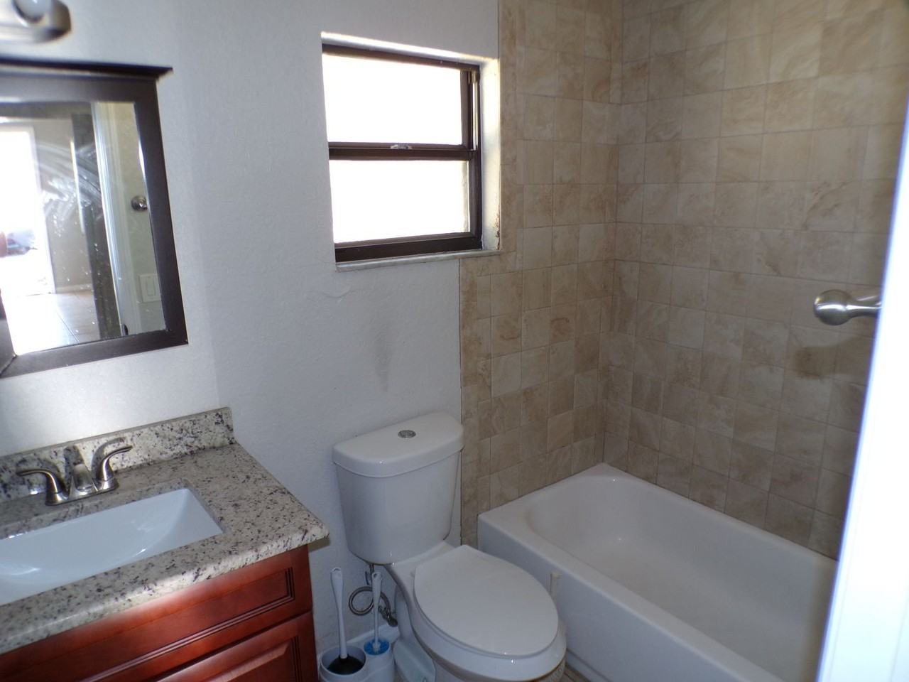 6101 SE Foss Rd - Photo 2 of 9