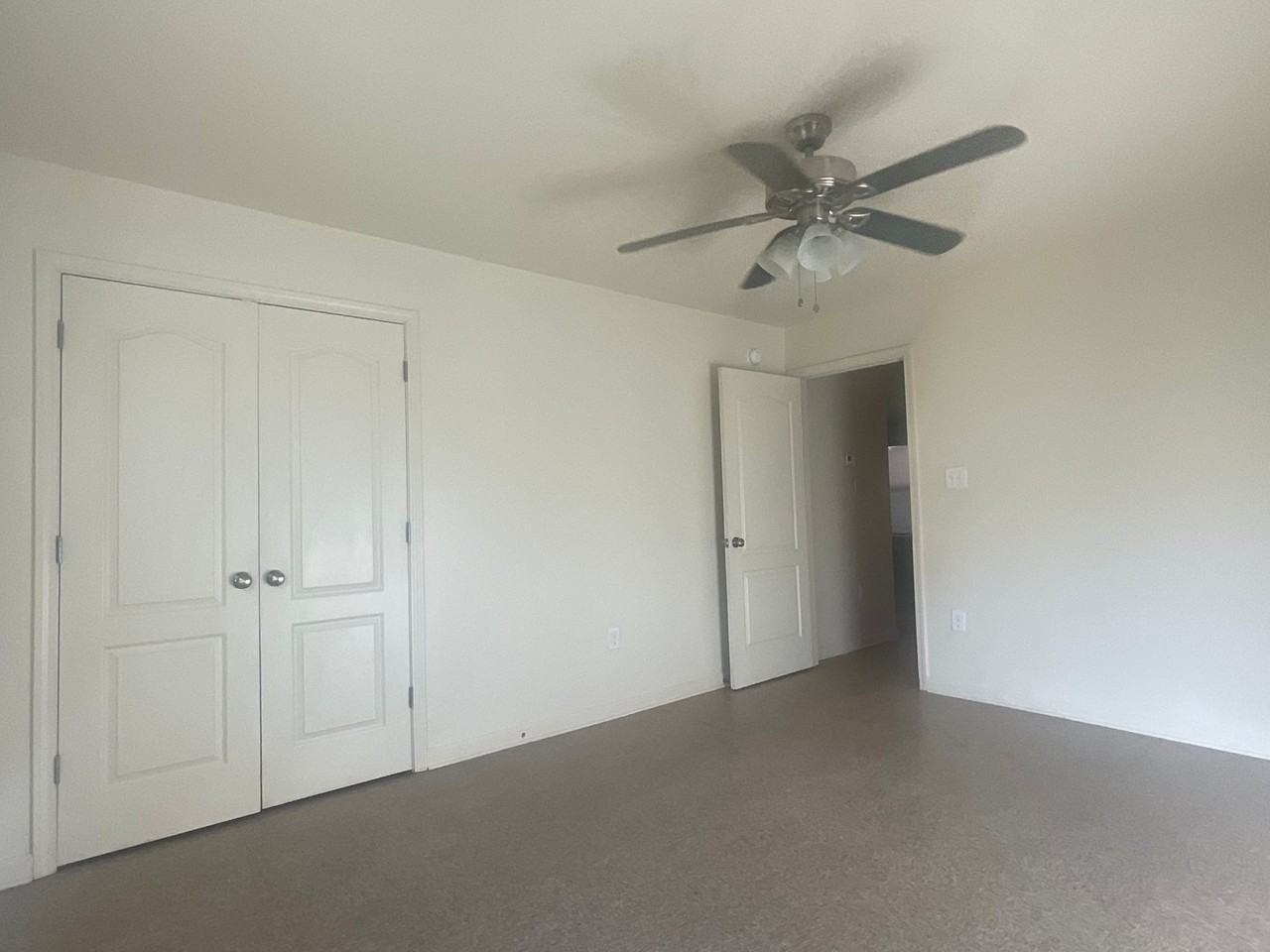 COUNTRY APARTMENTS - Photo 4 of 8