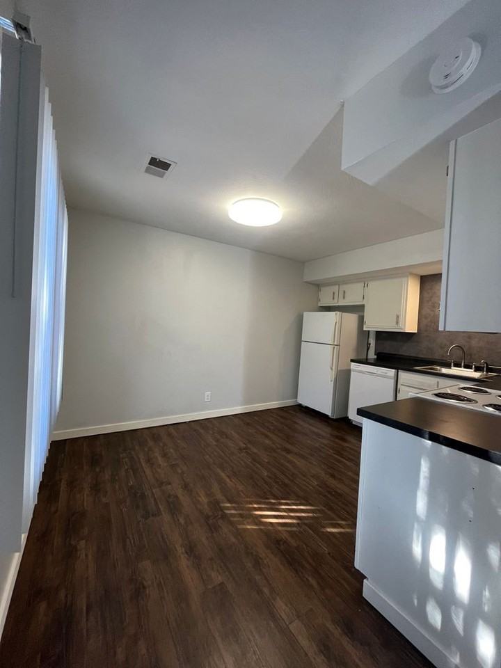 440 Moffitt (Seward) - Photo 3 of 8