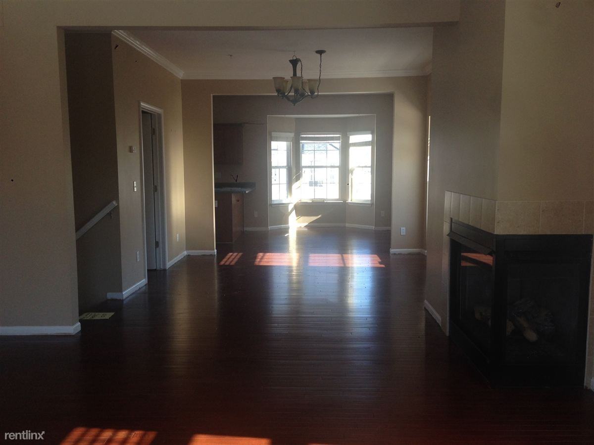 22095 Parkview Dr - Photo 3 of 11