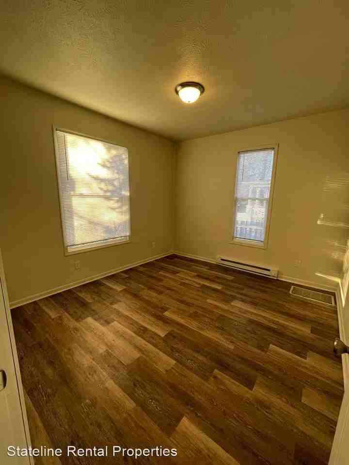 1404 8th St - Photo 3 of 7