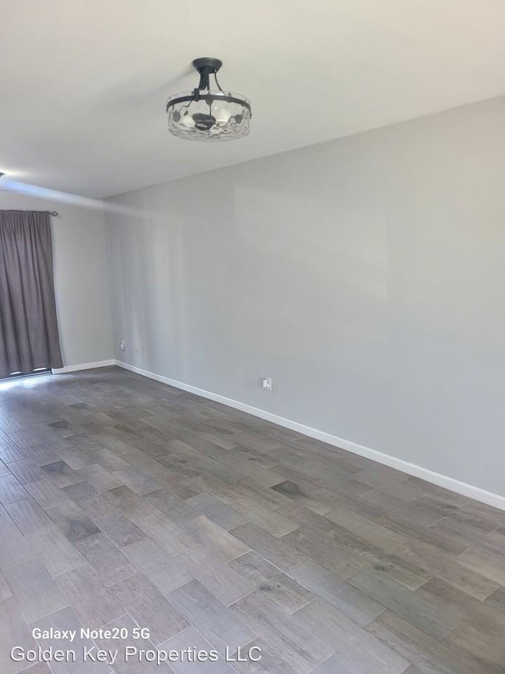 350 E 60th Dr - Photo 3 of 9