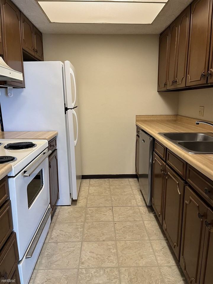 1244 Village Ln - Photo 2 of 7