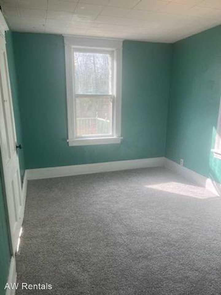 816 4th St - Photo 3 of 25