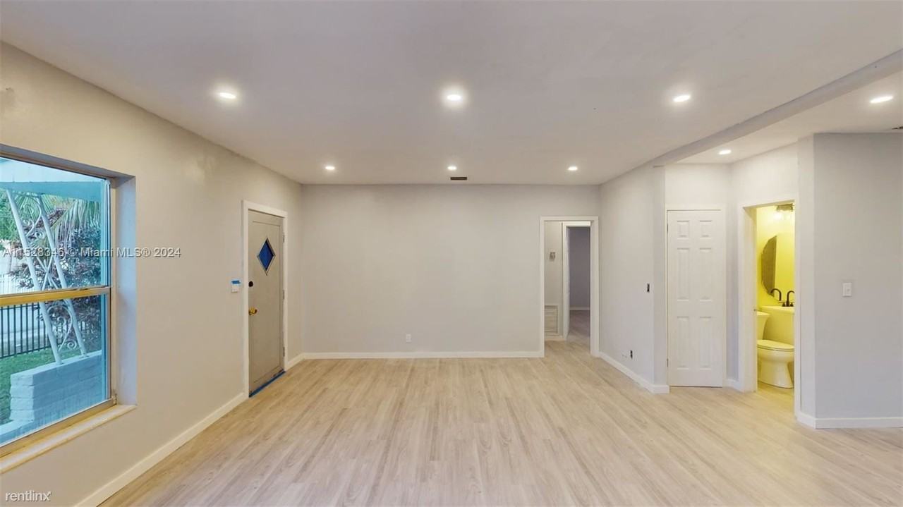 1246 Ne 110th Ter #1 - Photo 3 of 16