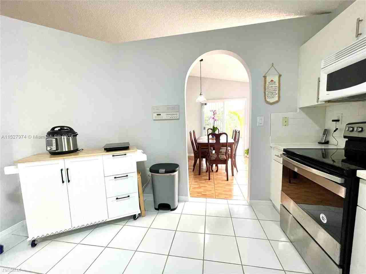 9929 Nw 29th Ter - Photo 3 of 16