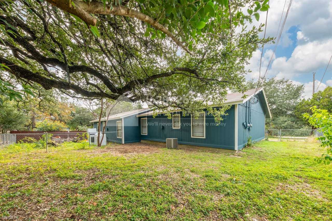 10806 Crestview Dr - Photo 2 of 25
