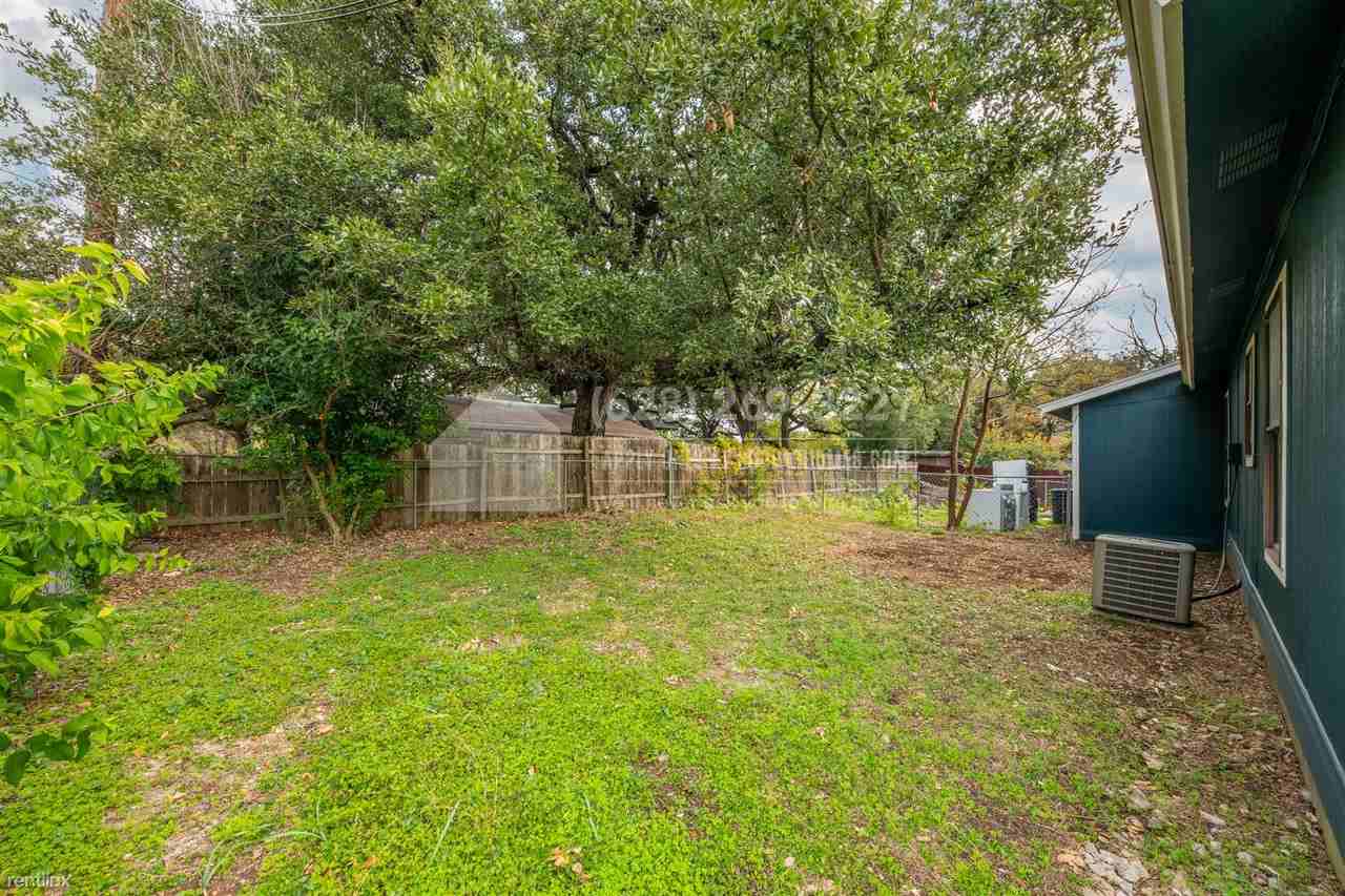 10806 Crestview Dr - Photo 3 of 25