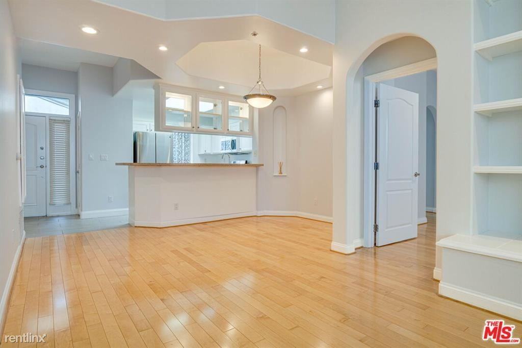 11961 Montana Ave #302