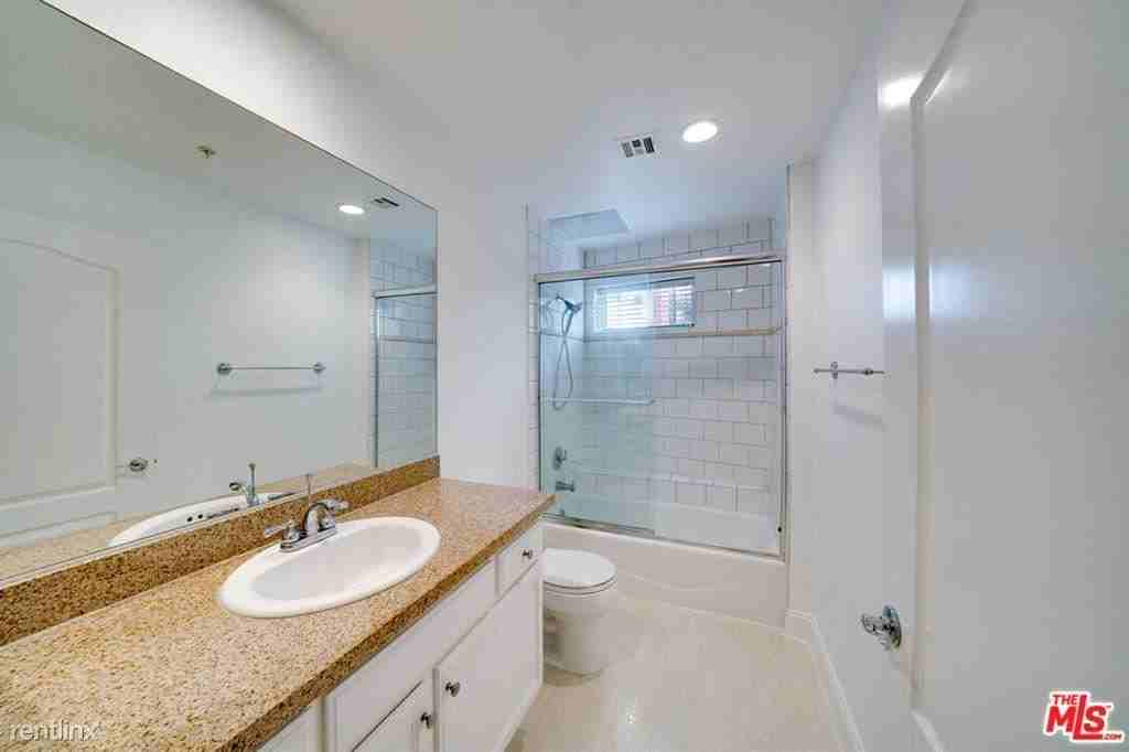 11961 Montana Ave #201