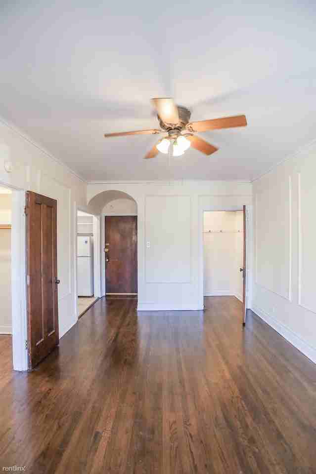 5728 S Blackstone Ave - Photo 3 of 9