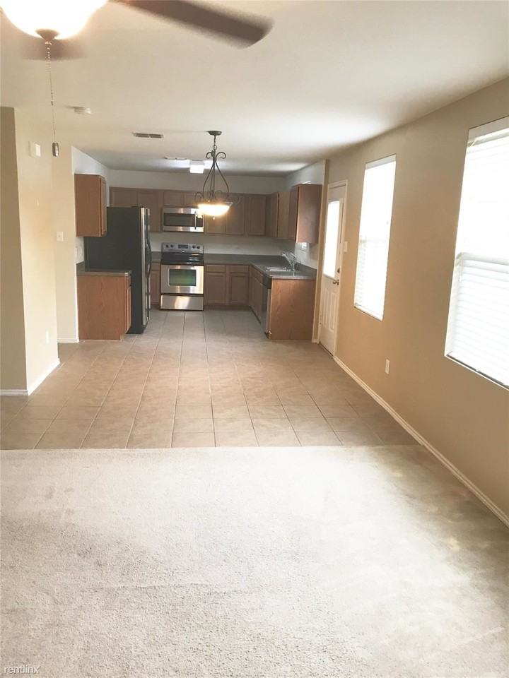 12885 Pearson Dr - Photo 2 of 8