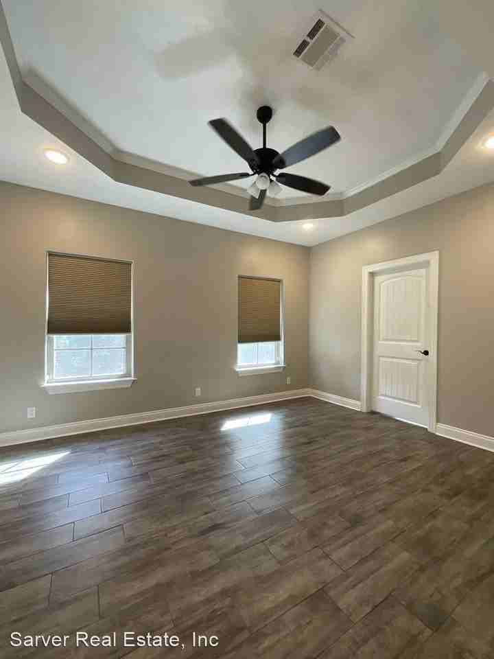 222 Aidan St - Photo 3 of 11