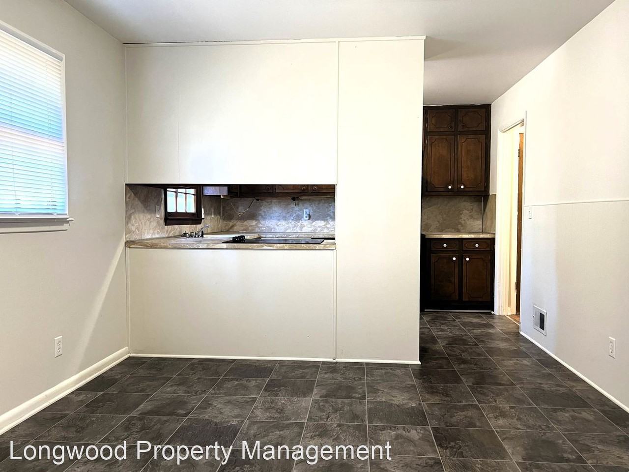 214 Forest Glen Cir - Photo 3 of 15