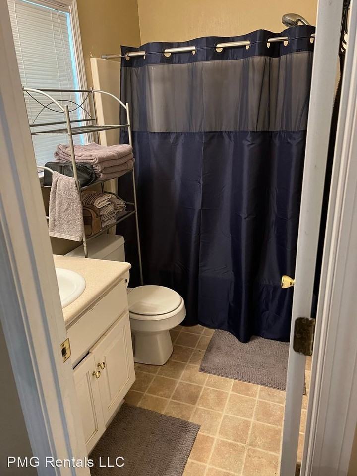 5626 Landings Parkway - Photo 2 of 9