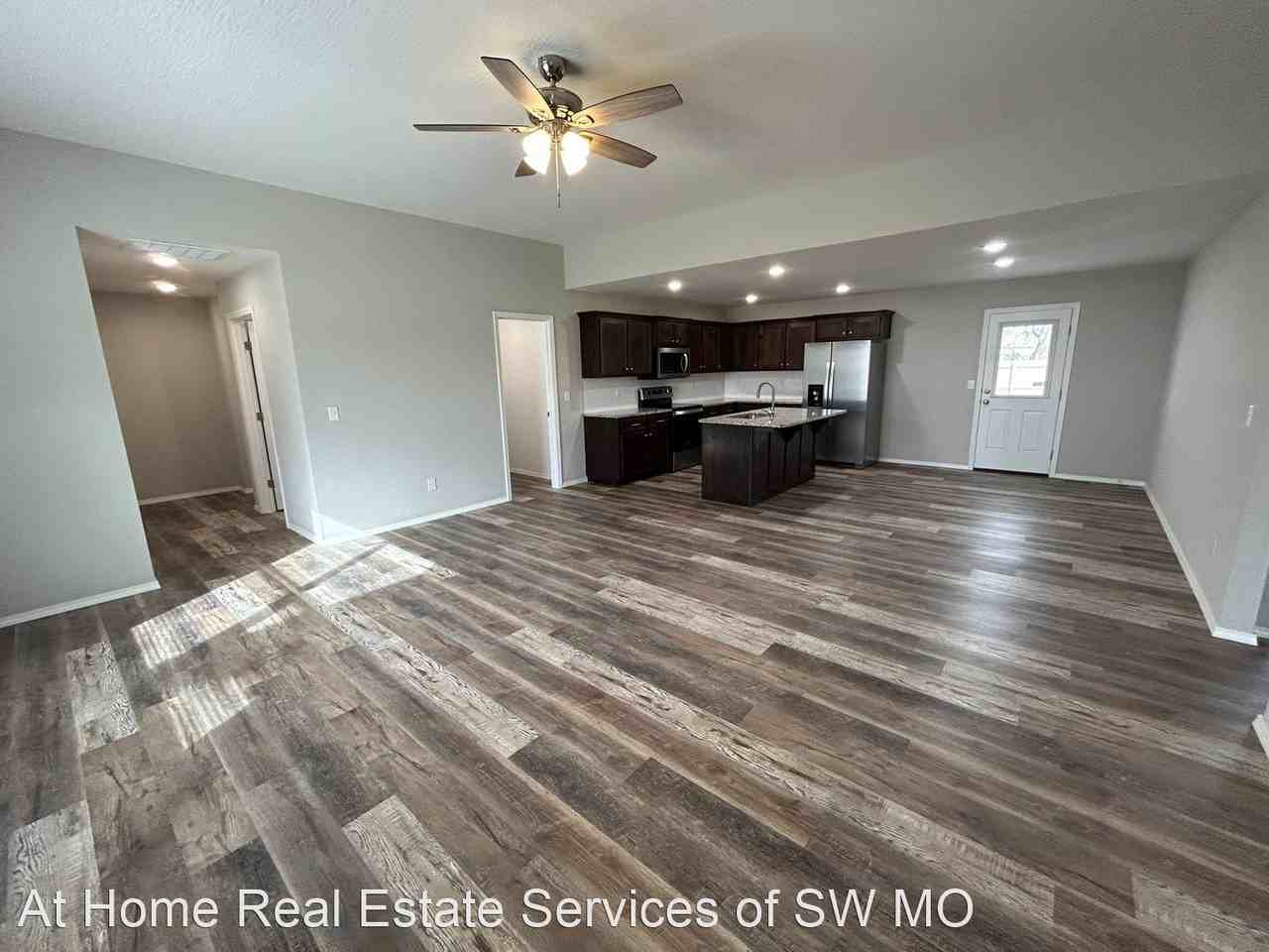 213 E Seminole St - Photo 2 of 14